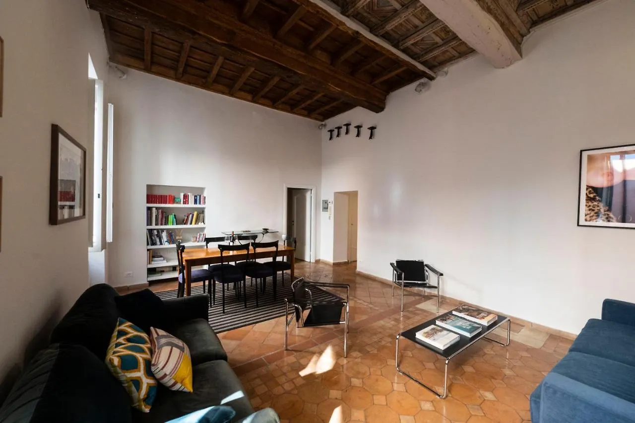 Artsy And Elegant Apartment Near Pantheon Rome