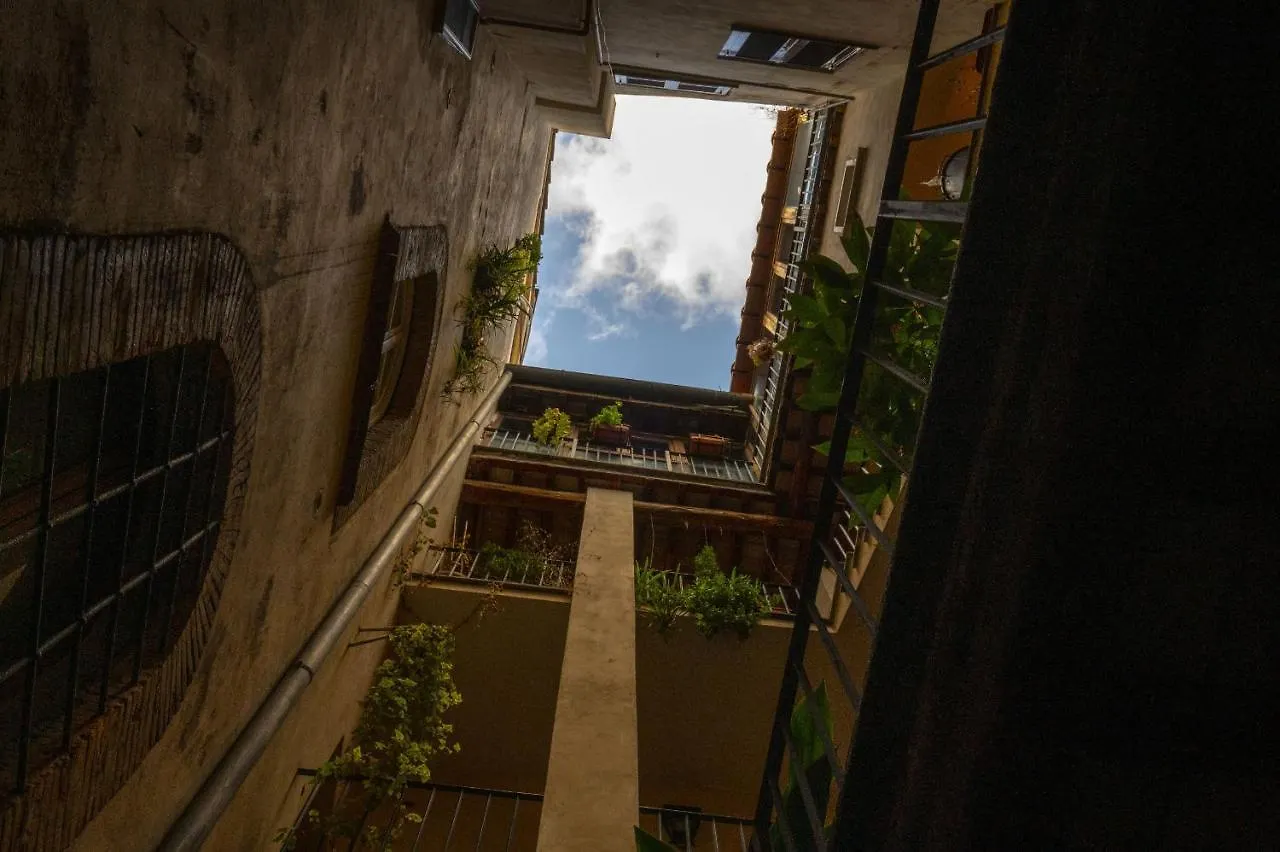 Artsy And Elegant Apartment Near Pantheon Rome Italy